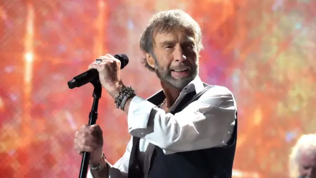 Vocalist Paul Rodgers singing.