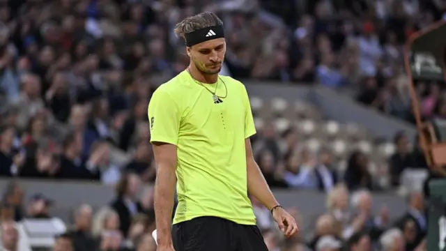 Alexander Zverev looks downcast