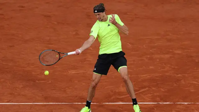 Alexander Zverev plays a forehand