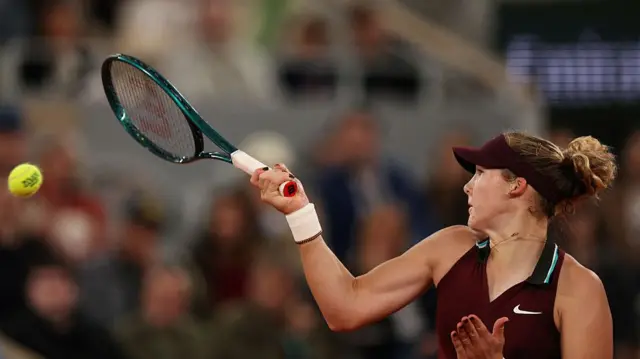 Mirra Andreeva plays a forehand return