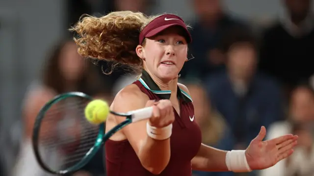 Mirra Andreeva plays a forehand