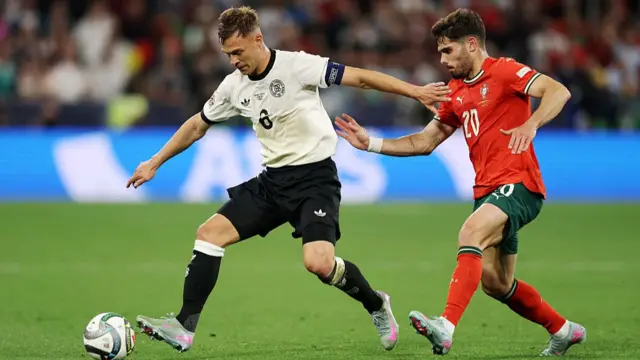 Joshua Kimmich and Pedro Neto battle for the ball