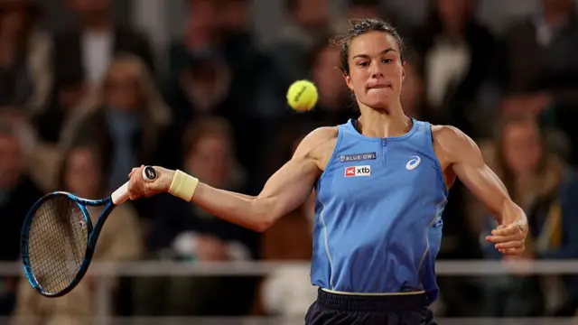Lois Boisson plays a forehand return