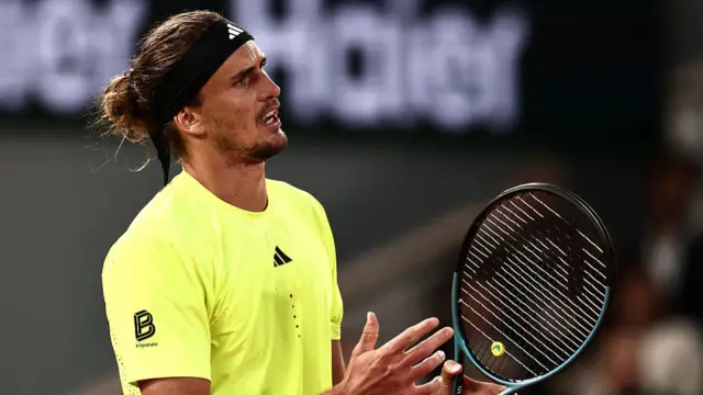 Alexander Zverev reacts