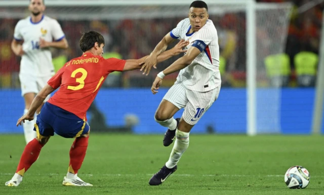 France's Kylian Mbappe in action with Spain's Robin Le Normand
