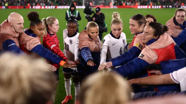 England squad huddle