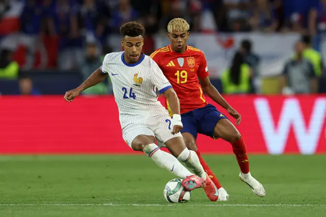 Desire Doue of France is challenged by Lamine Yamal
