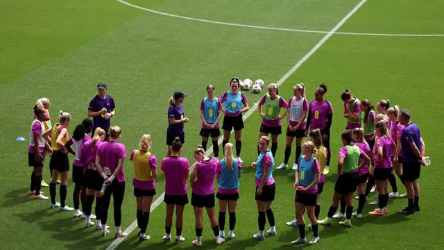 Sarina Wiegman and the England squad