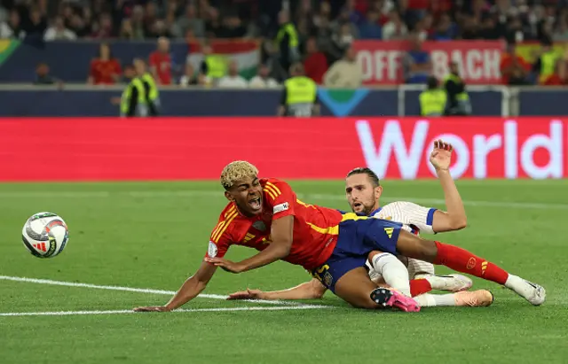 Adrein Rabiot fouls Lamine Yamal