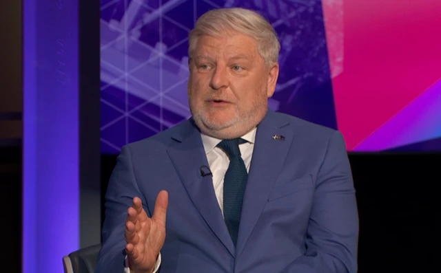 angus robertson