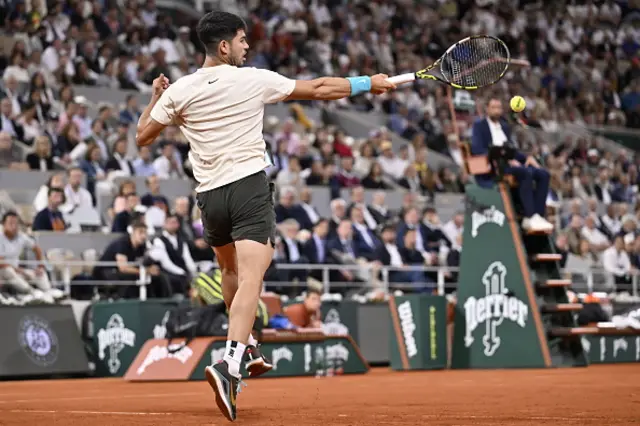 Carlos Alcaraz of Spain plays against Lorenzo Musetti