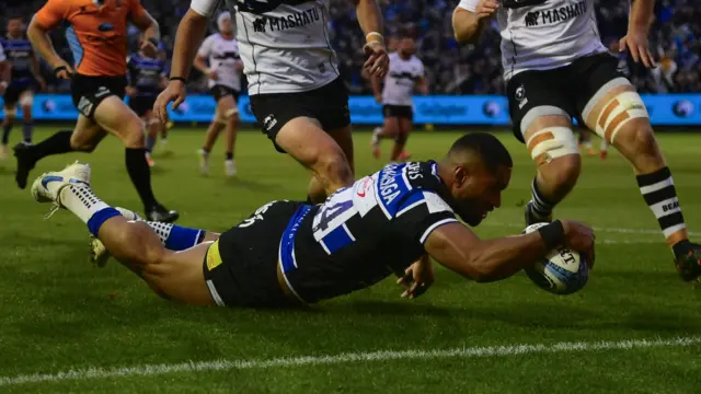 Joe Cokanasiga scores try