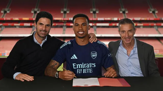 Arsenal defender Gabriel Magalhaes with manager Mikel Arteta and Sporting Director Andrea Berta