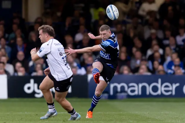 Finn Russell kicks