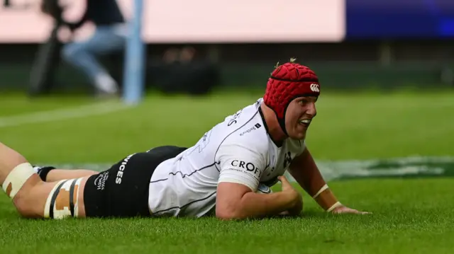 James Dun scores try