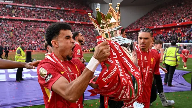 Luis Diaz and Darwin Nunez of Liverpool celebrate with Premier League trophy