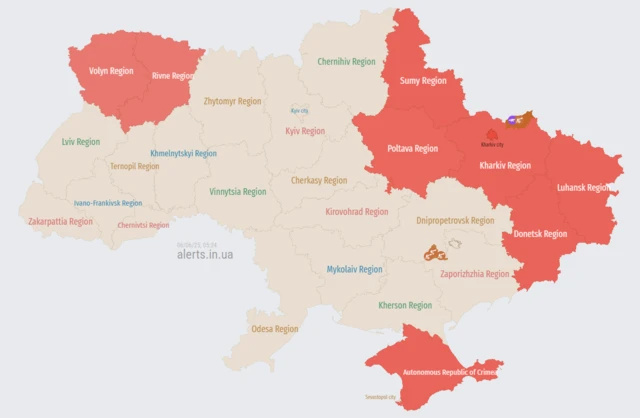 Map of Ukraine with red regions marked as under air raid alert