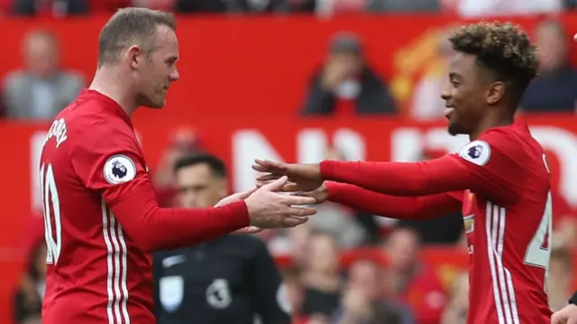 Wayne Rooney de Manchester United a été remplacé par Angel Gomez