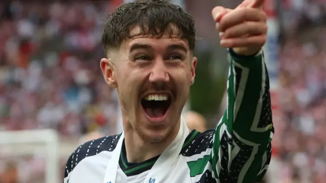 Trai Hume celebrates Sunderland's promotion