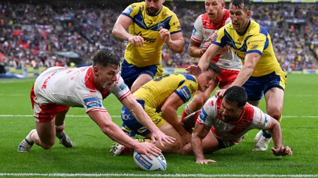 Tom Davies scores for Hull KR