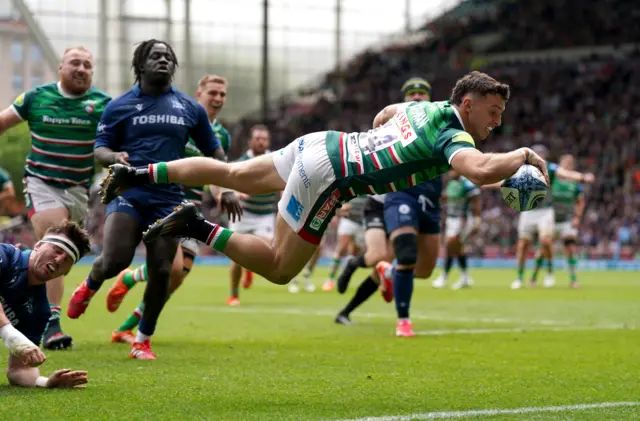 Adam Radwan of Leicester Tigers scores