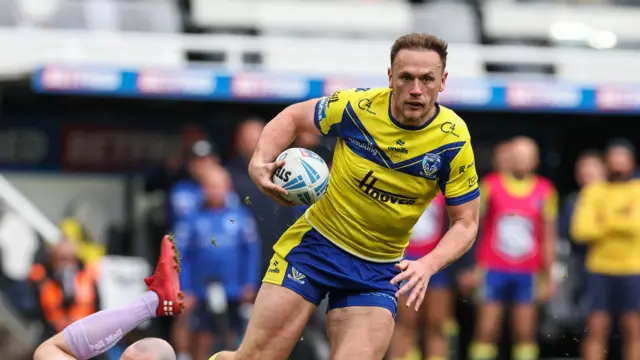 Ben Currie evading a tackle