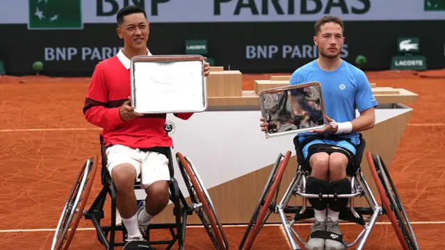 Alfie Hewett receives his runner-up trophy