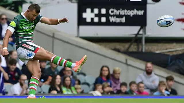 Handre Pollard kicks a penalty