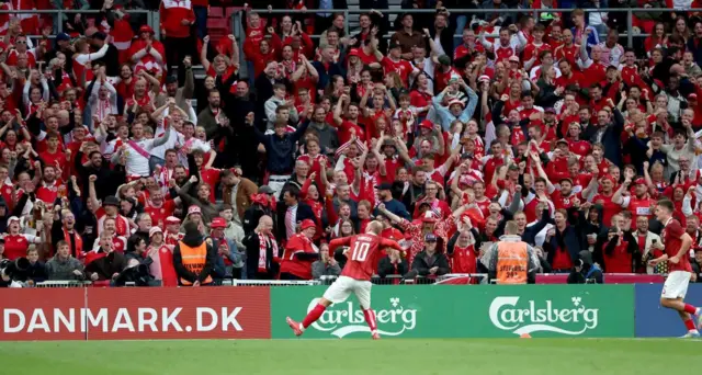 Christian Eriksen celebrates his goal