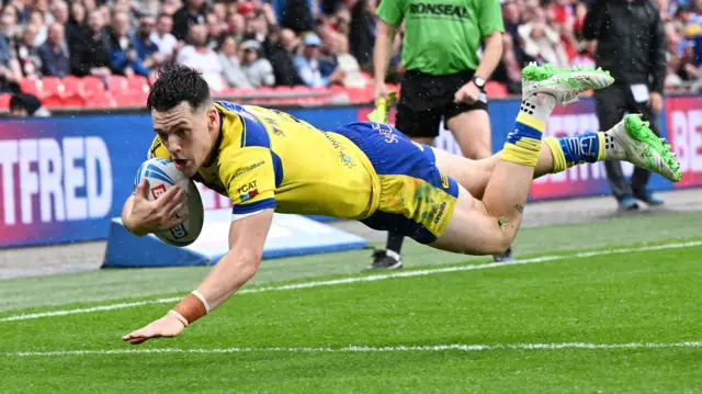 Josh Thewlis scores for Warrington