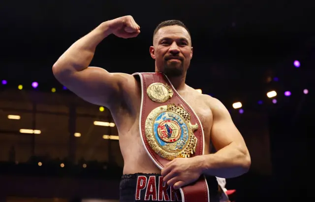 Joseph Parker flexing his bicep