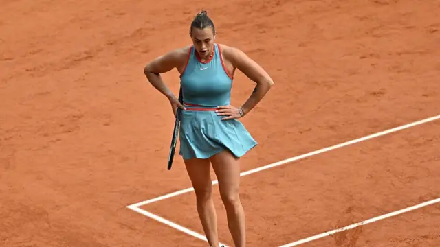 Aryna Sabalenka puts her hands on her hips