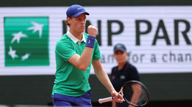 Jannik Sinner clenches his fist