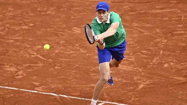 Jannik Sinner plays a backhand