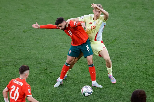 Bruno Fernandes (L) and Spain's defender Dean Huijsen vie for the ball