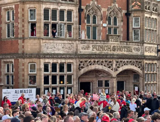 Fans wait for the open-top bus carrying the Challenge Cup and Hull KR