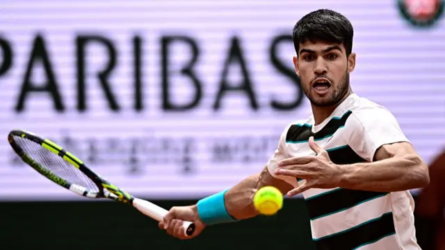 Carlos Alcaraz plays a forehand return