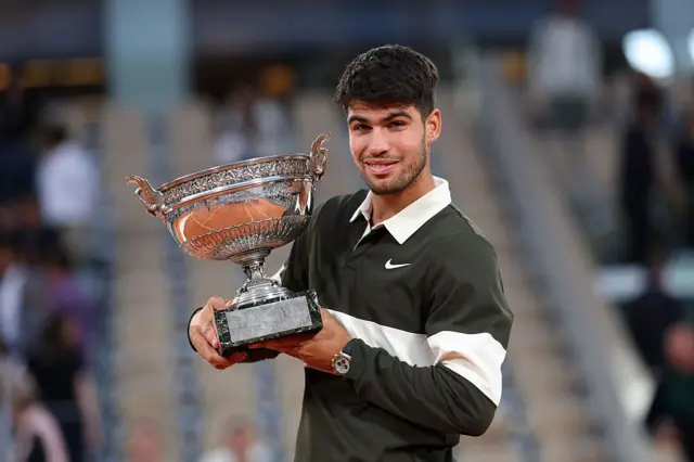 Carlos Alcaraz holding the French Open trophy