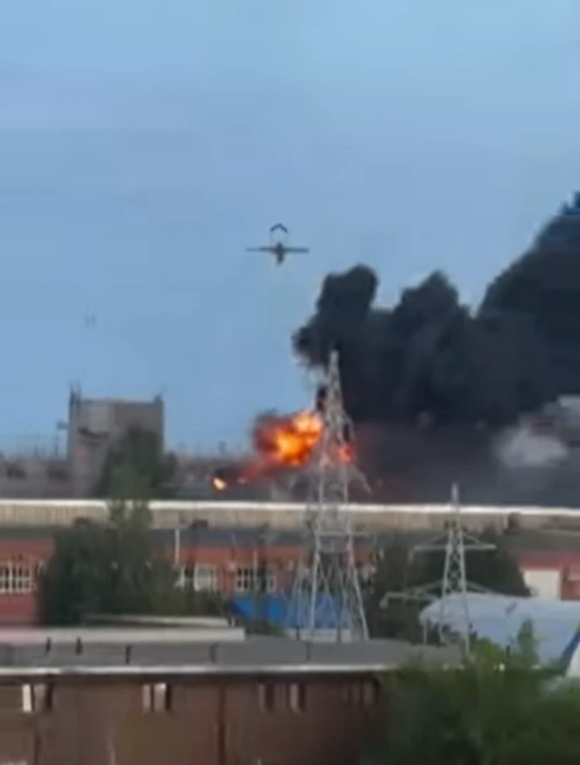 The drone seen in the video closely resembles an AN-196 Liutyi; it shows a large fire over a building