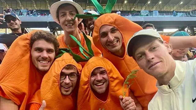 Jannik Sinner with the Carota Boys