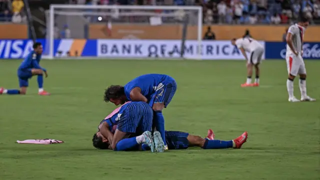 Al-Hilal players celebrate