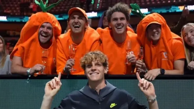 Jannik Sinner with the Carota Boys