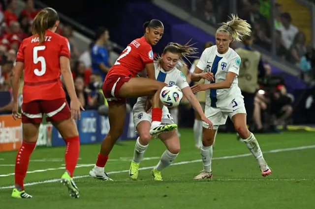 Sydney Schertenleib fights for the ball