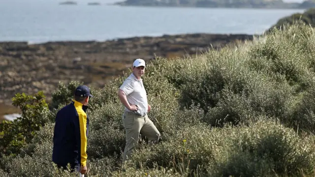 Bob MacIntyre looks for a ball in the rough