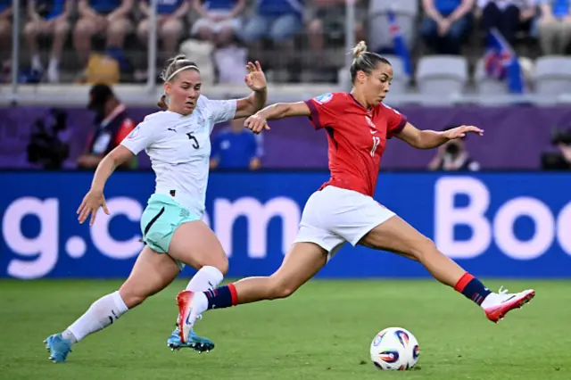 Celin Bezit fights for the ball
