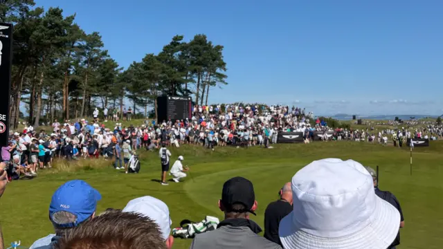 Crowd watching Hovland, McIlroy and Schauffele
