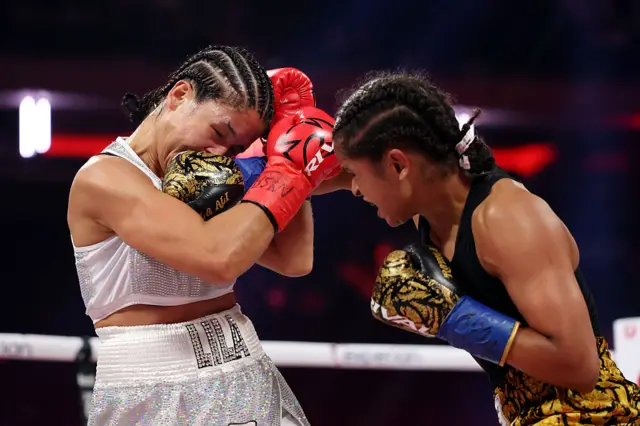 Lila Furtado is punched by Ramla Ali