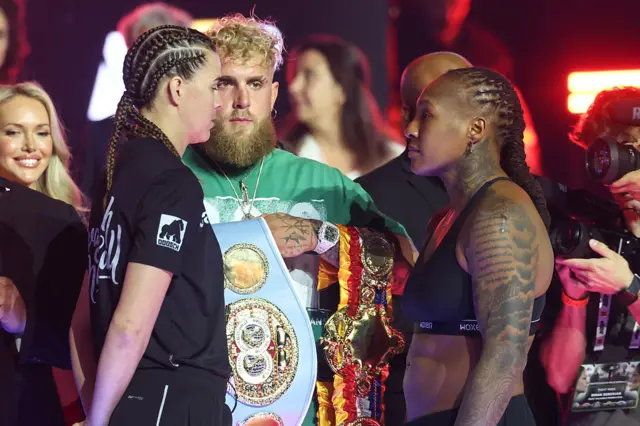 Savannah Marshall and Shadasia Green facing off