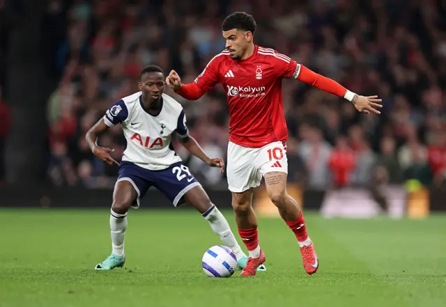 Morgan Gibbs-White playing against Tottenham