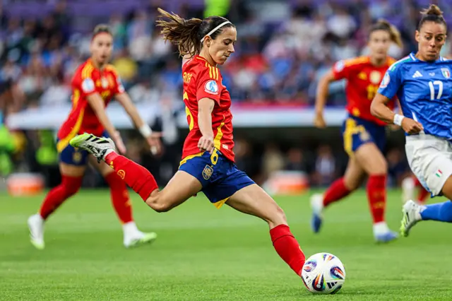 Aitana Bonmati of Spain shoots